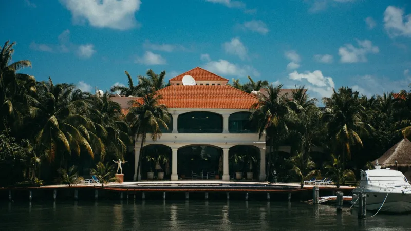 From Foreclosures to Fortune (For the Guru, Anyway): The Real Estate Mentorship Mirage